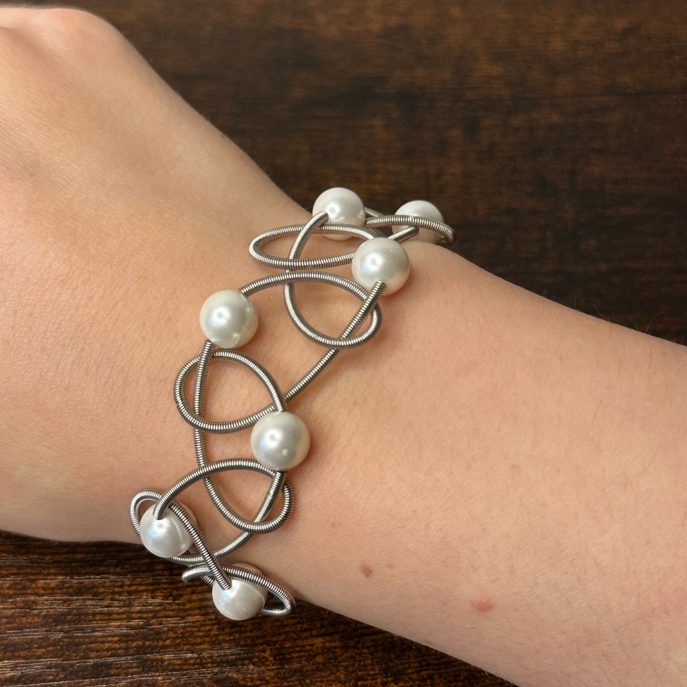 Elegant Silver and White Pearl Bracelet